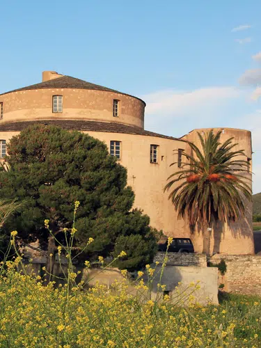 Mediterranes Flair auf Sardinien und Korsika